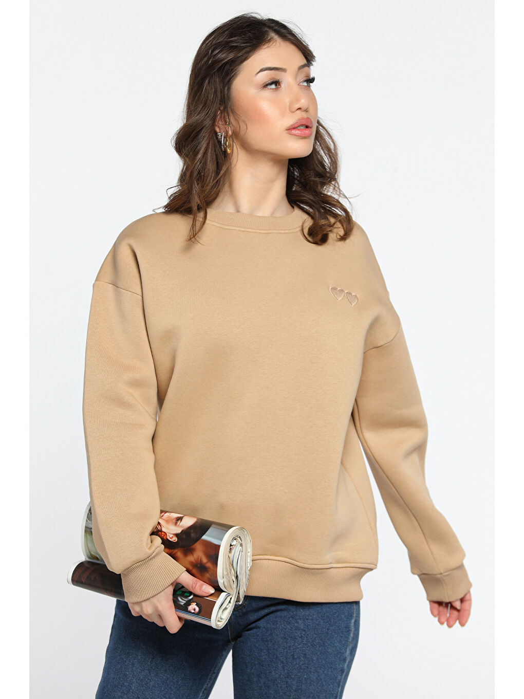 Ekru Kalp Nakışlı Üç İplik Şardonlu Kadın Sweatshirt-1