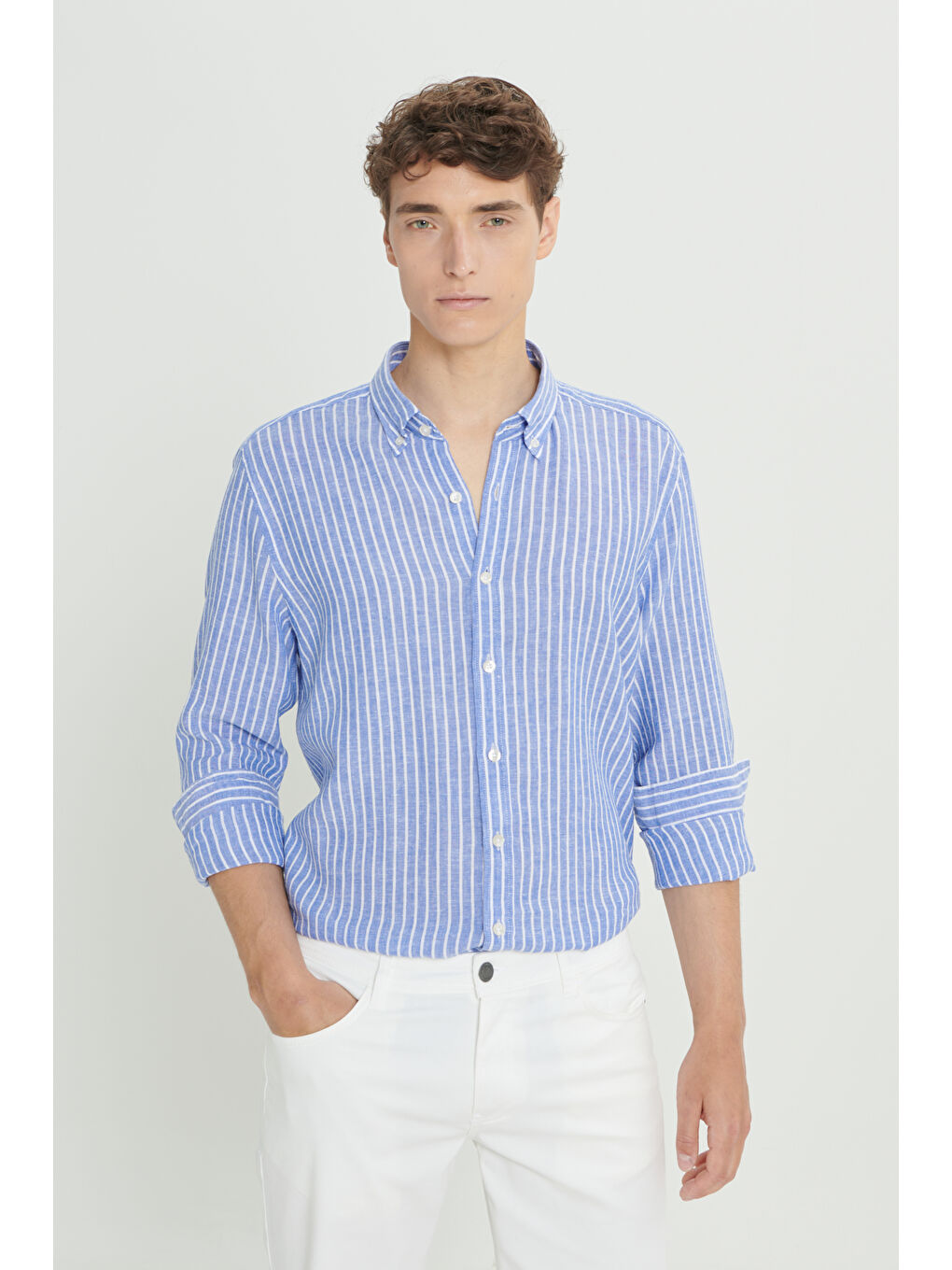 Erkek Beyaz-Lacivert Slim Fit Dar Kesim Düğmeli Yaka Çizgili Gömlek