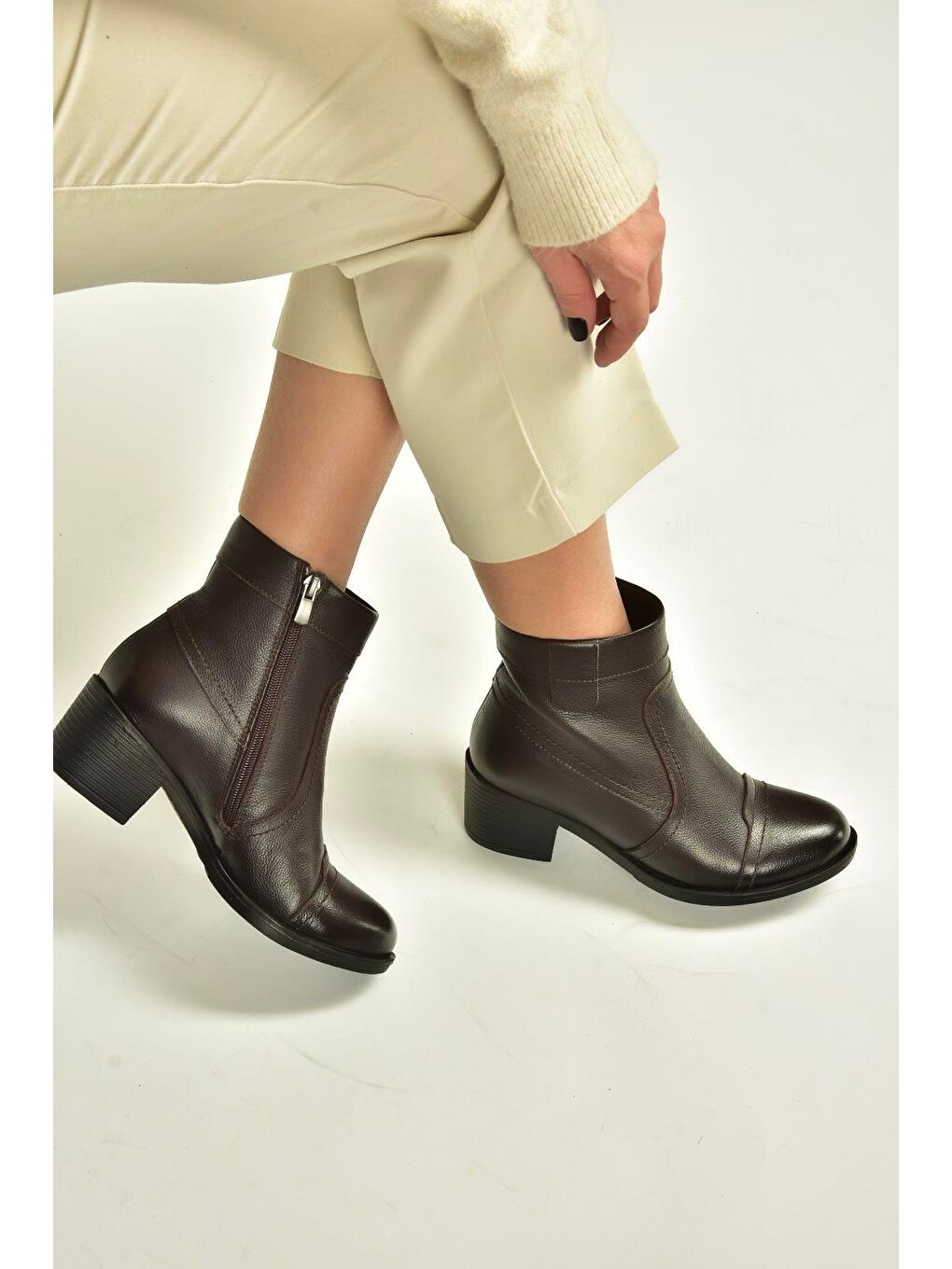 Kahverengi Kadın Bot V555567203-3