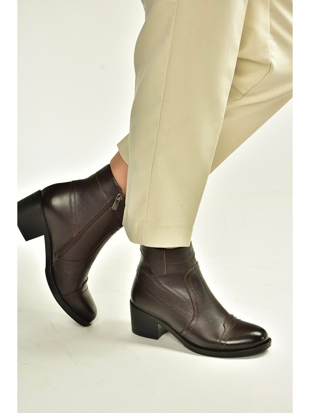 Kahverengi Kadın Bot V555567203-4