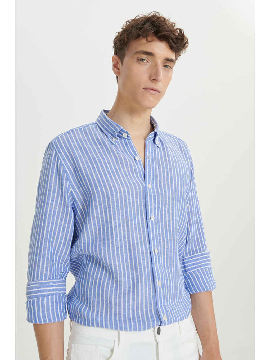 Erkek Beyaz-Lacivert Slim Fit Dar Kesim Düğmeli Yaka Çizgili Gömlek-2