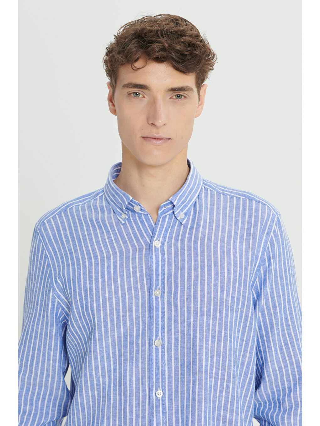 Erkek Beyaz-Lacivert Slim Fit Dar Kesim Düğmeli Yaka Çizgili Gömlek-4