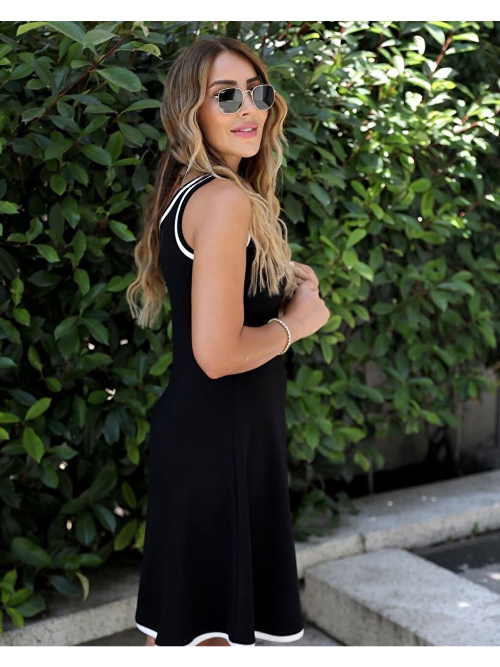 Siyah Kadın Sıfır Kollu Yaka Ve Etek Ucu Ribana Detaylıkiloş Viskon Iki Iplik Elbise-2