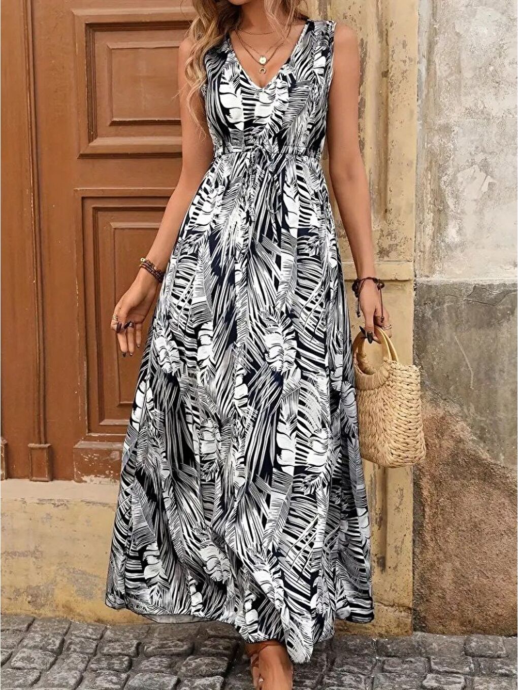 Siyah Kadın Askılı V Yakalı Belden Bağcıklı Geniş Kesim Desenli Süprem Elbise-2