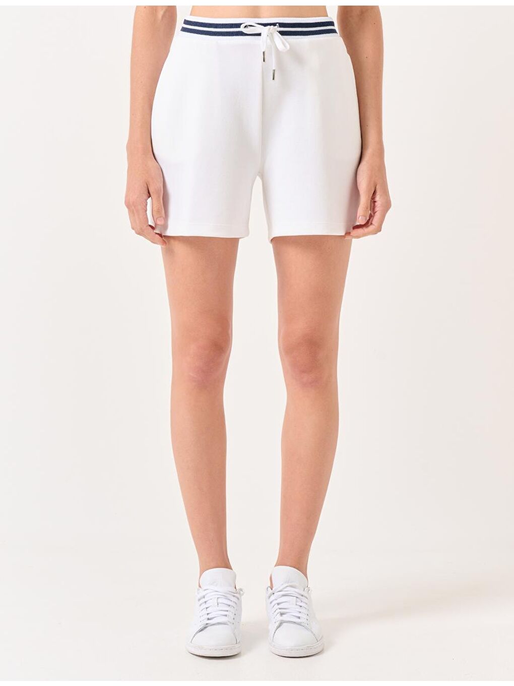 Beyaz Belden Bağlamalı Yüksek Bel Şort-4