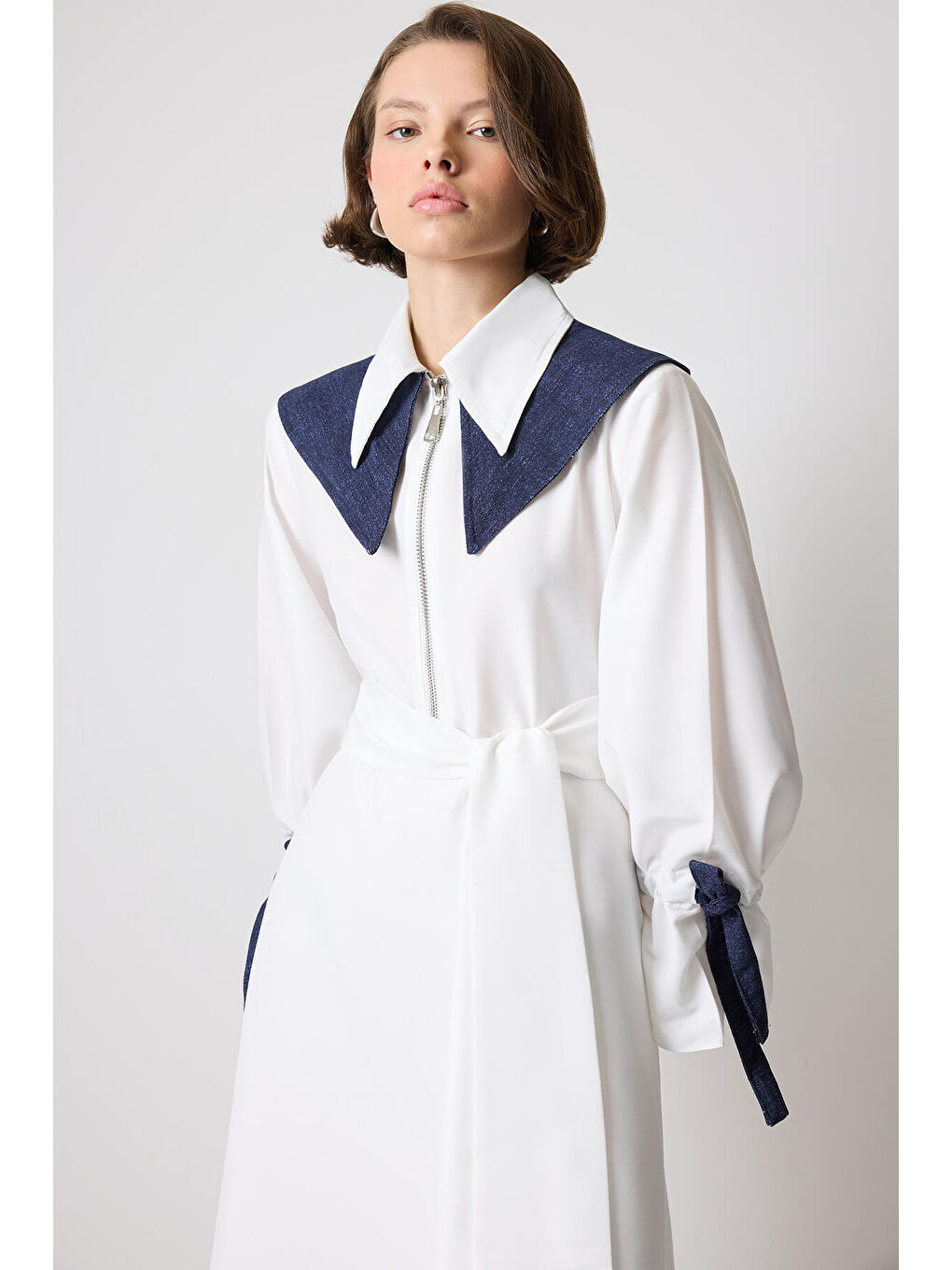 Beyaz Geniş Yakalı Elbise-1