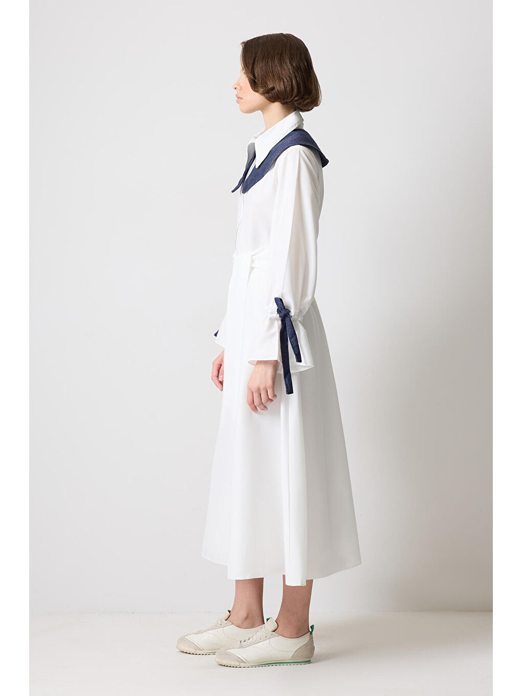 Beyaz Geniş Yakalı Elbise-2