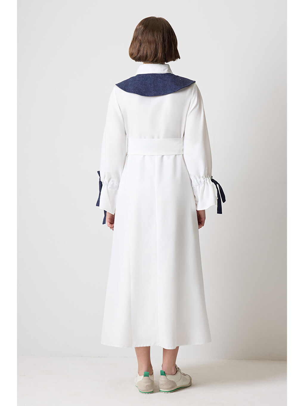 Beyaz Geniş Yakalı Elbise-3