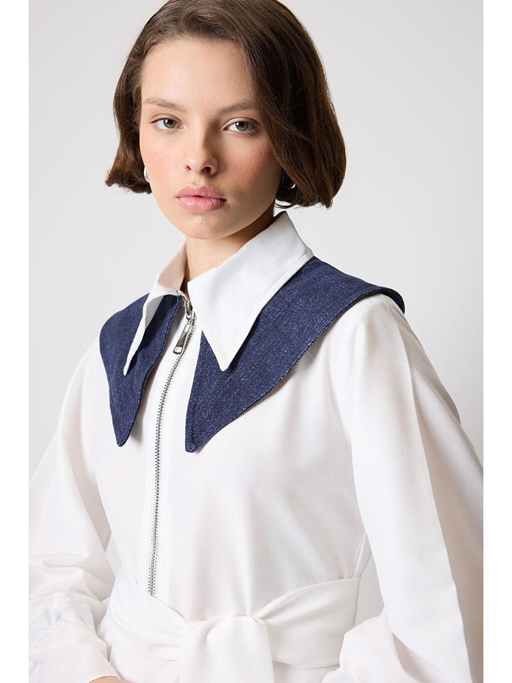 Beyaz Geniş Yakalı Elbise-4