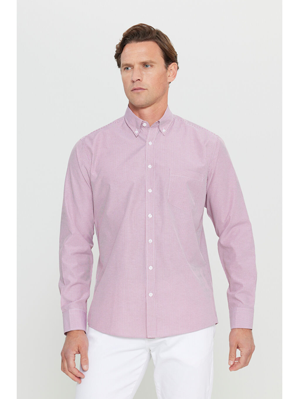 Erkek Beyaz-Bordo Pamuklu Regular Fit Normal Kesim Düğmeli Yaka Cepli Çizgili Gömlek-2