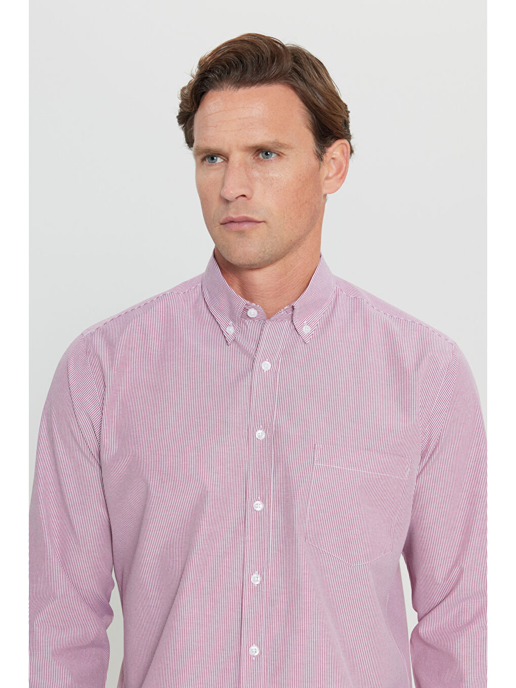 Erkek Beyaz-Bordo Pamuklu Regular Fit Normal Kesim Düğmeli Yaka Cepli Çizgili Gömlek-4