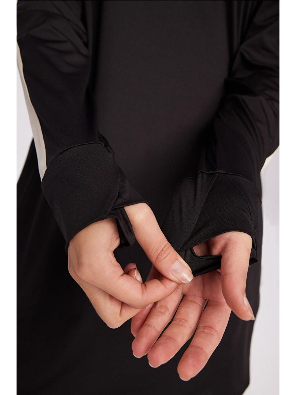 Active H-Per Fit Bisiklet Yaka Kolları Şerit Detaylı Siyah Tesettür Antrenman Üstü Act-35-6