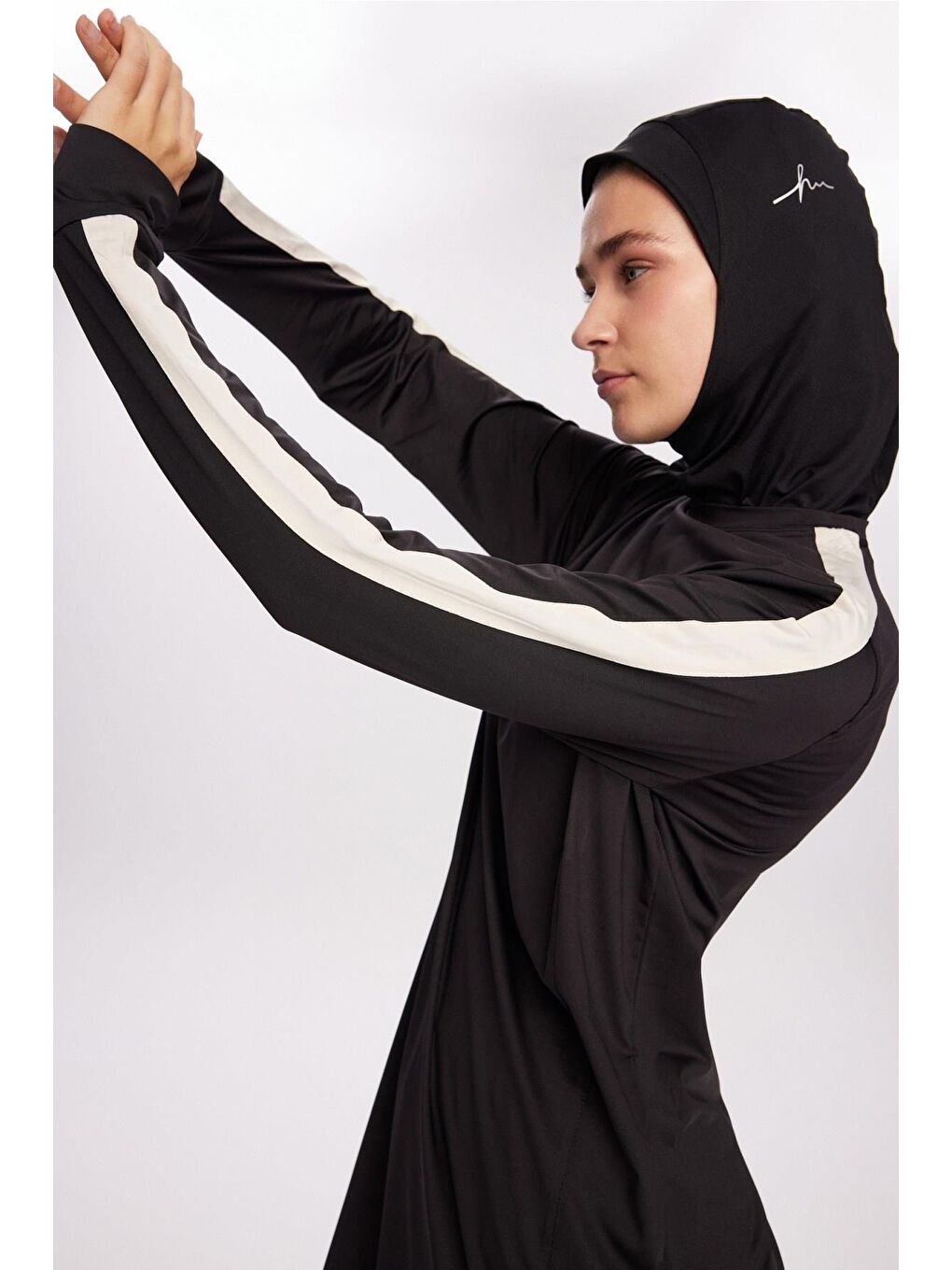 Active H-Per Fit Bisiklet Yaka Kolları Şerit Detaylı Siyah Tesettür Antrenman Üstü Act-35-7