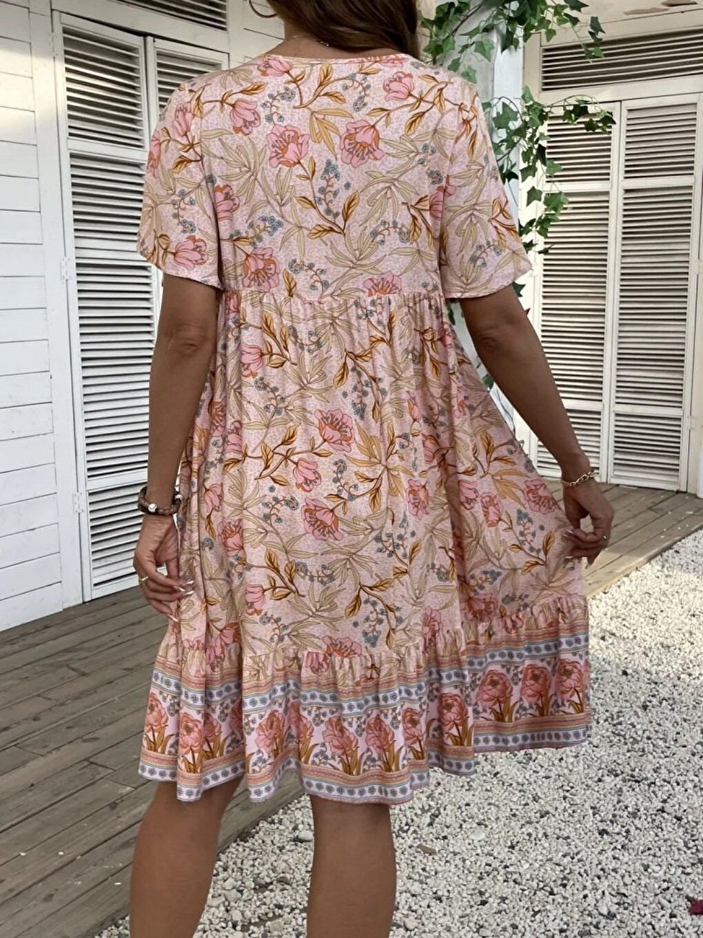 Pembe Kadın Kısa Kollu Yakası Bağcıklı Önden Düğmeli Fırfır Desenli Süprem Elbise-2