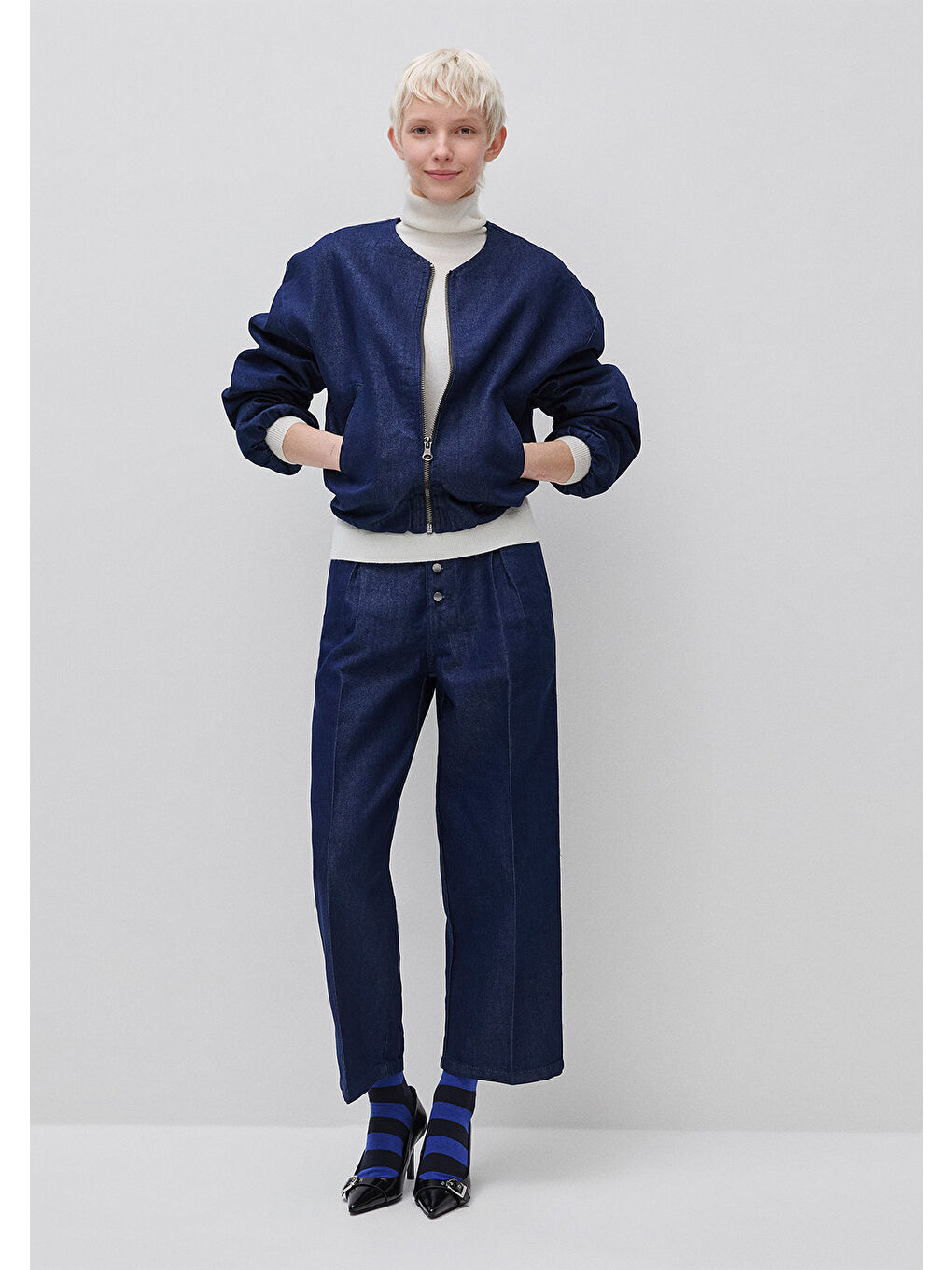 Kadın Lacivert Pamuk Karışımlı Büzgülü Oversize Denim Bomber Ceket-2