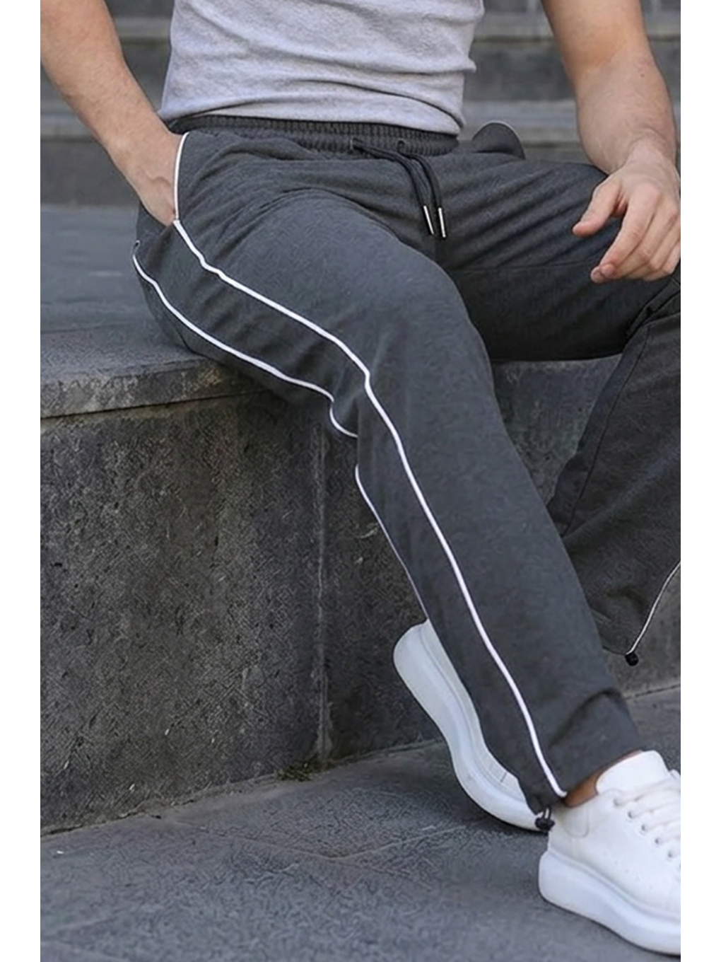 Gri Erkek Beli Lastikli Füme Relaxed Eşofman Altı-5