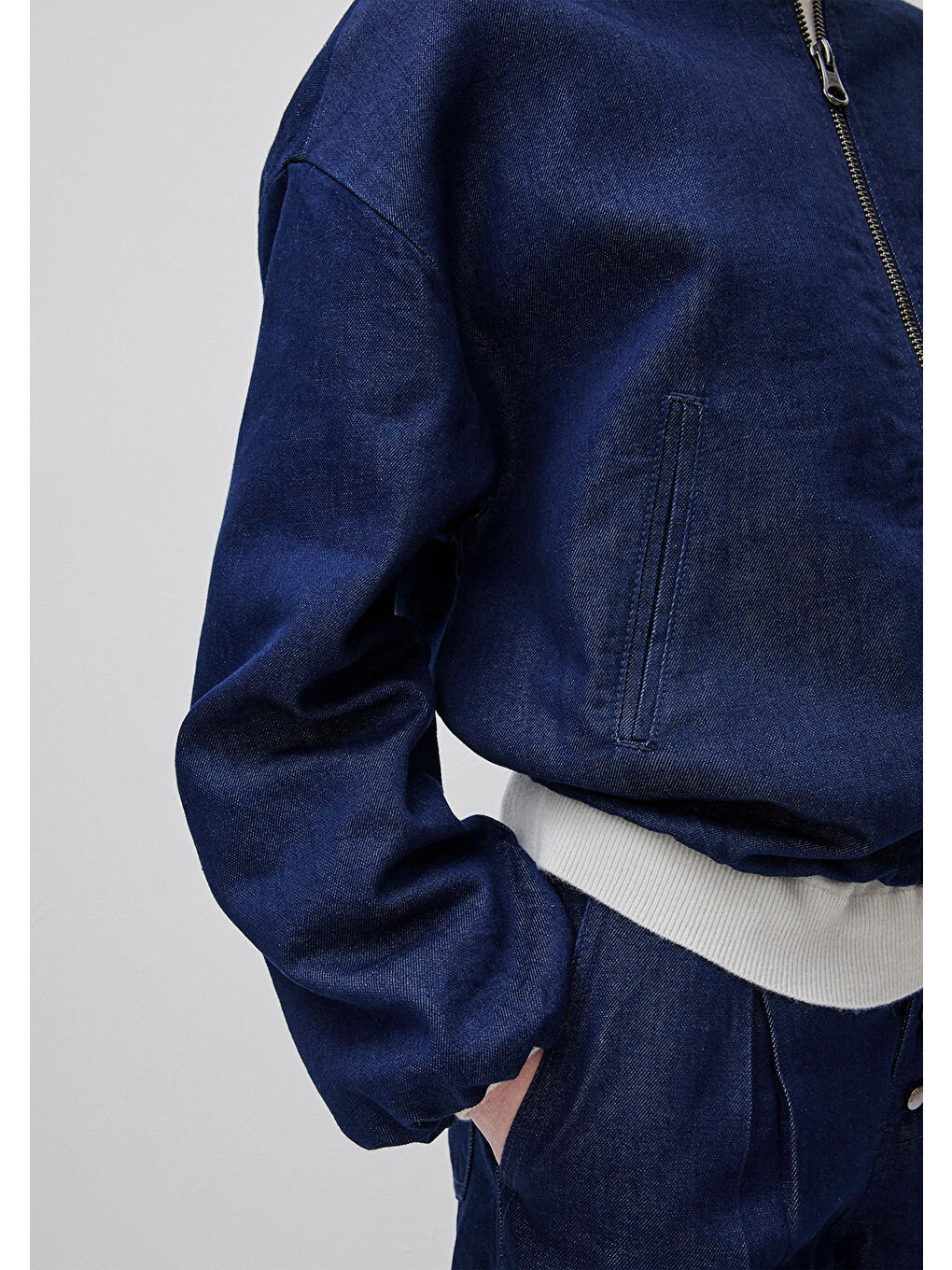 Kadın Lacivert Pamuk Karışımlı Büzgülü Oversize Denim Bomber Ceket-3