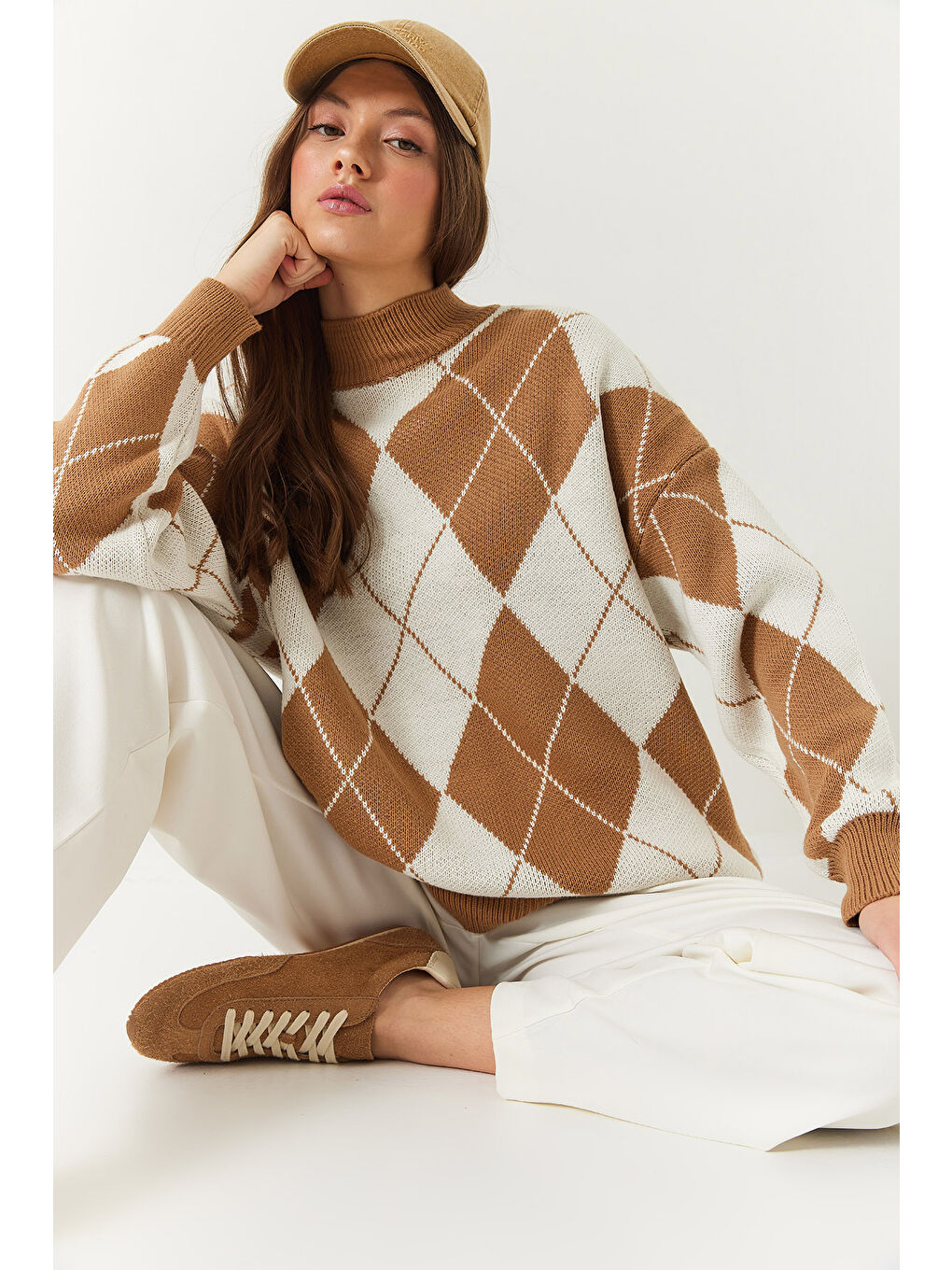 Bej Kadın Baklava Desenli Yarım Balıkçı Yaka Oversize Kalın Triko Kazak-1