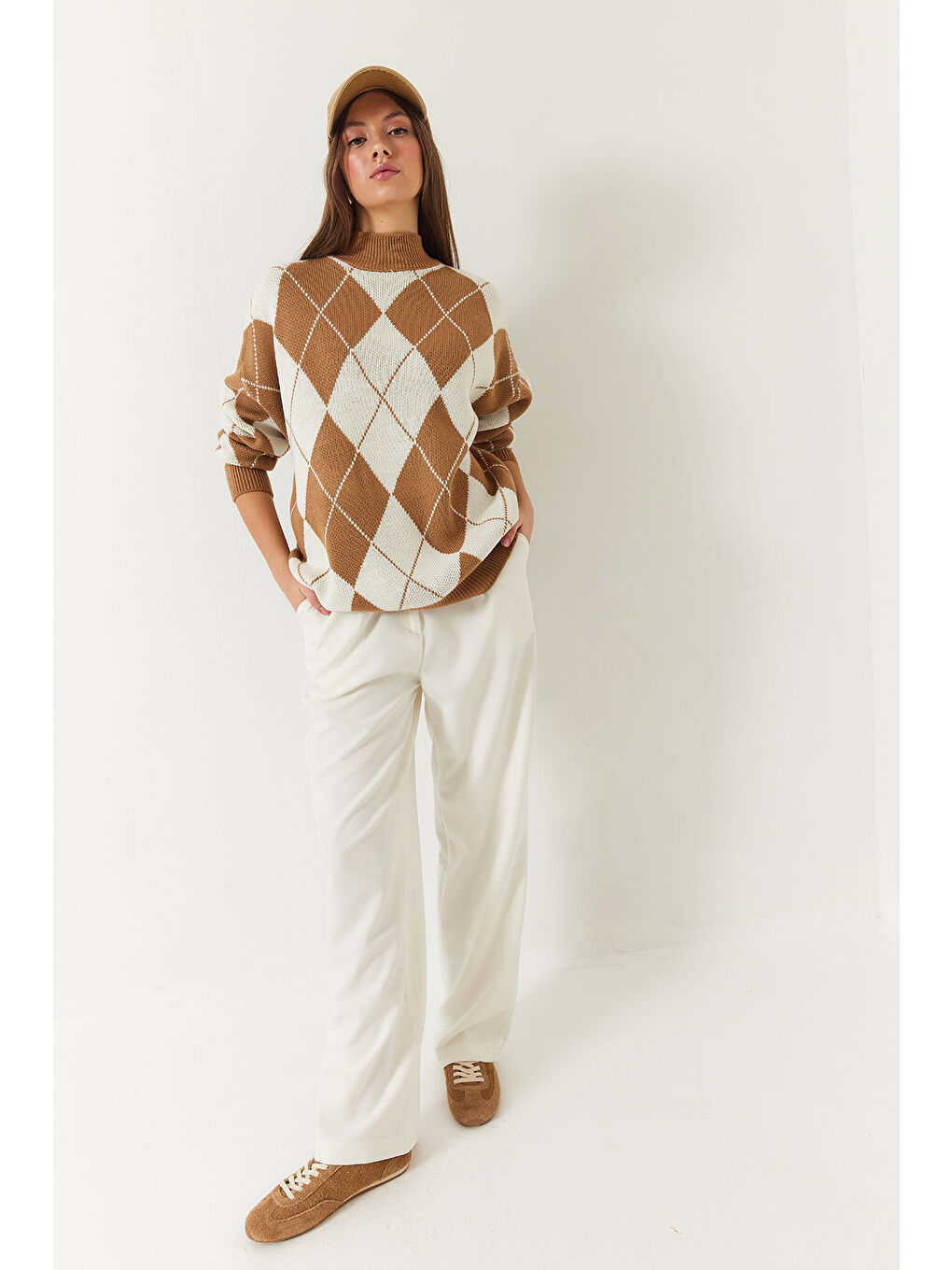 Bej Kadın Baklava Desenli Yarım Balıkçı Yaka Oversize Kalın Triko Kazak-2