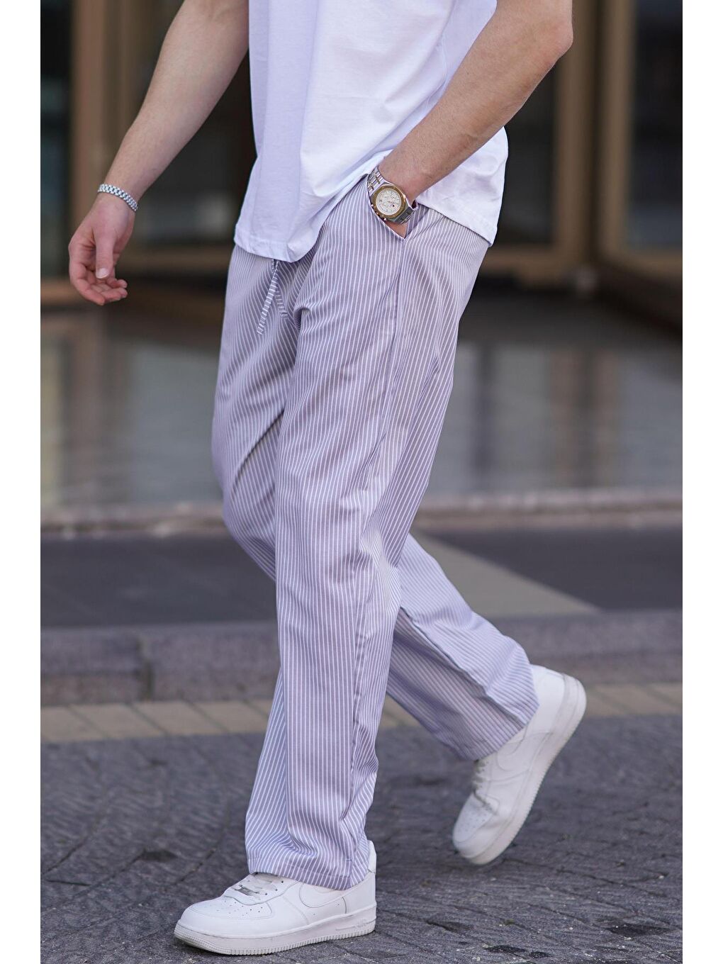 Gri Beli Ayarlanabilir Bol Paça Dökümlü Çizgili Pantolon 6541-1