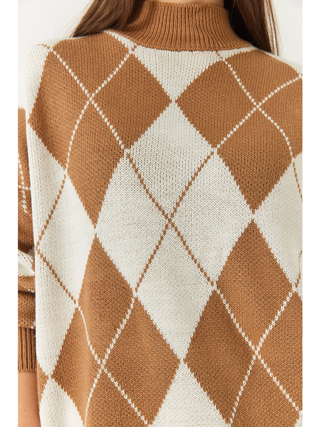 Bej Kadın Baklava Desenli Yarım Balıkçı Yaka Oversize Kalın Triko Kazak-5