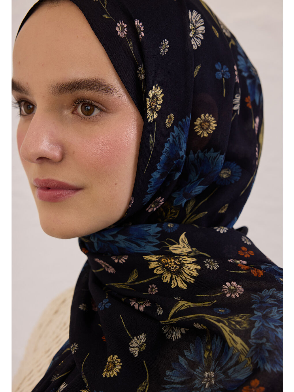 Bloomıng Dahlıa Desen Rami Şal Siyah-3