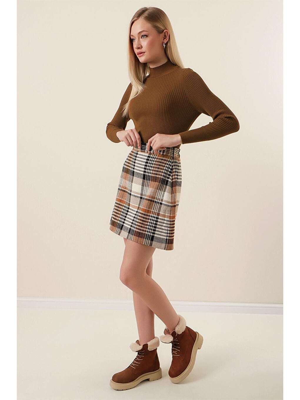 Kahverengi Yarım Balıkçı Yaka Fitilli Basic Body Triko Kazak-1