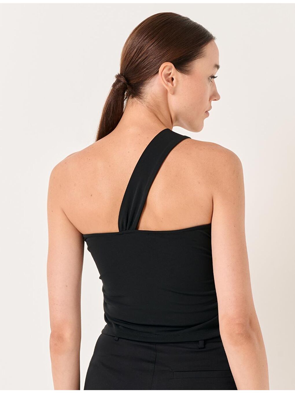 Siyah Tek Omuz Açık Yaka Bluz-5