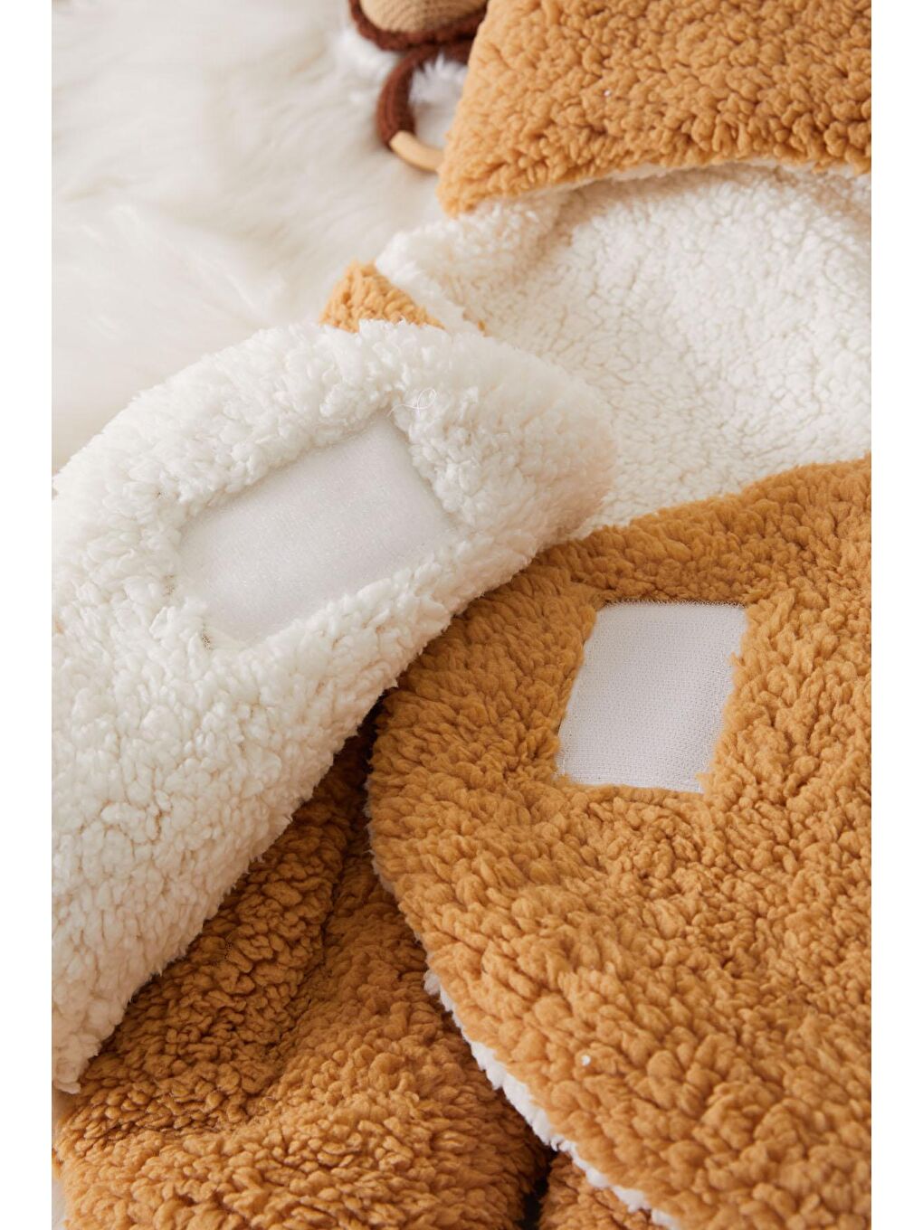 Kahverengi Kulaklı Pelüş Bebek Kundak 17487-1