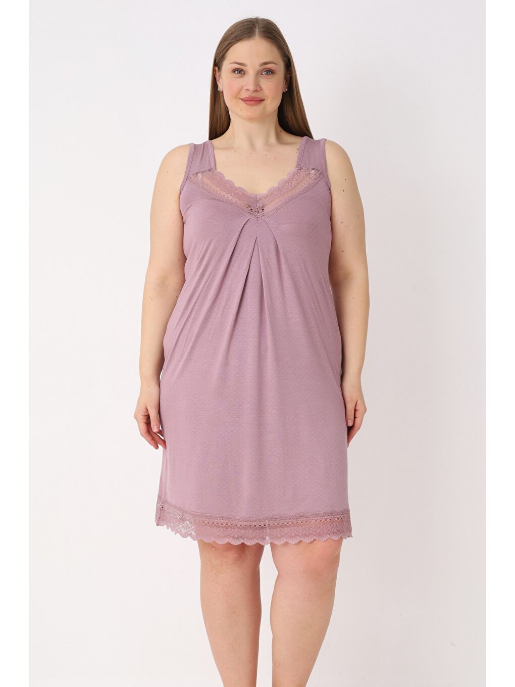 Pembe Puantiyeli Elastanlı Dantelli Askılı V Yaka Büyük Beden Gecelik