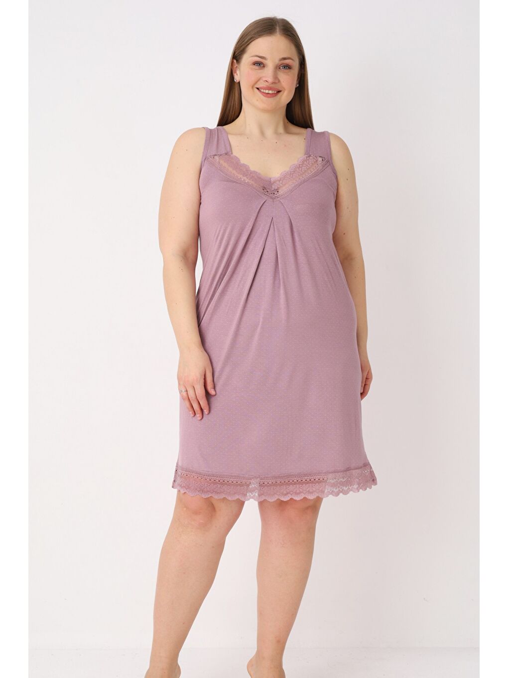 Pembe Puantiyeli Elastanlı Dantelli Askılı V Yaka Büyük Beden Gecelik-1
