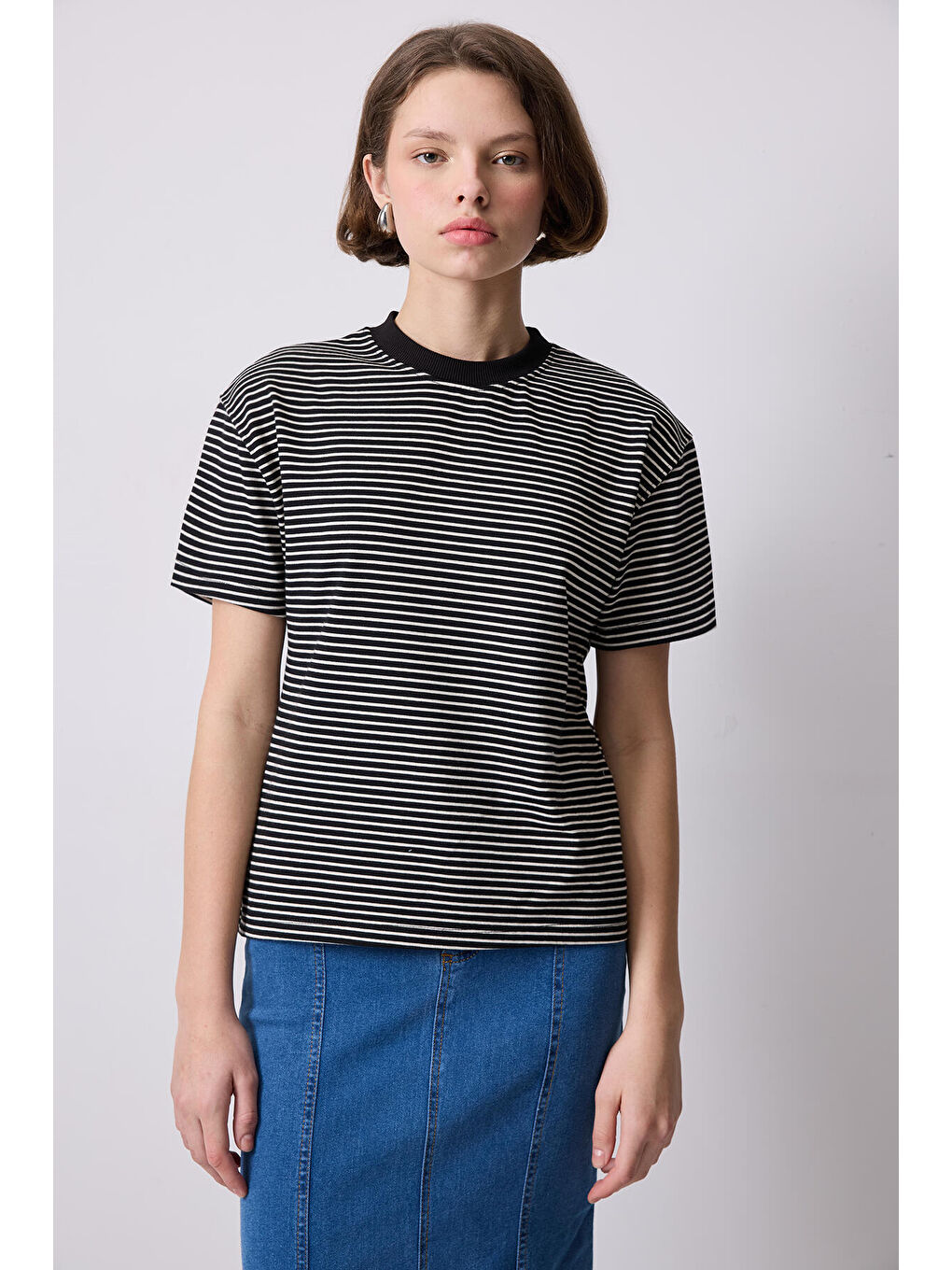 Siyah Çizgili Basic T-Shirt-1