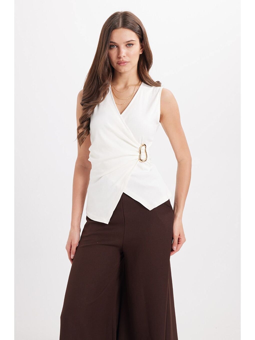 Kadın Slim Fit Dar Kesim Pamuklu Sıfır Kol Kruvaze Yaka Büzgülü Ekru Bluz