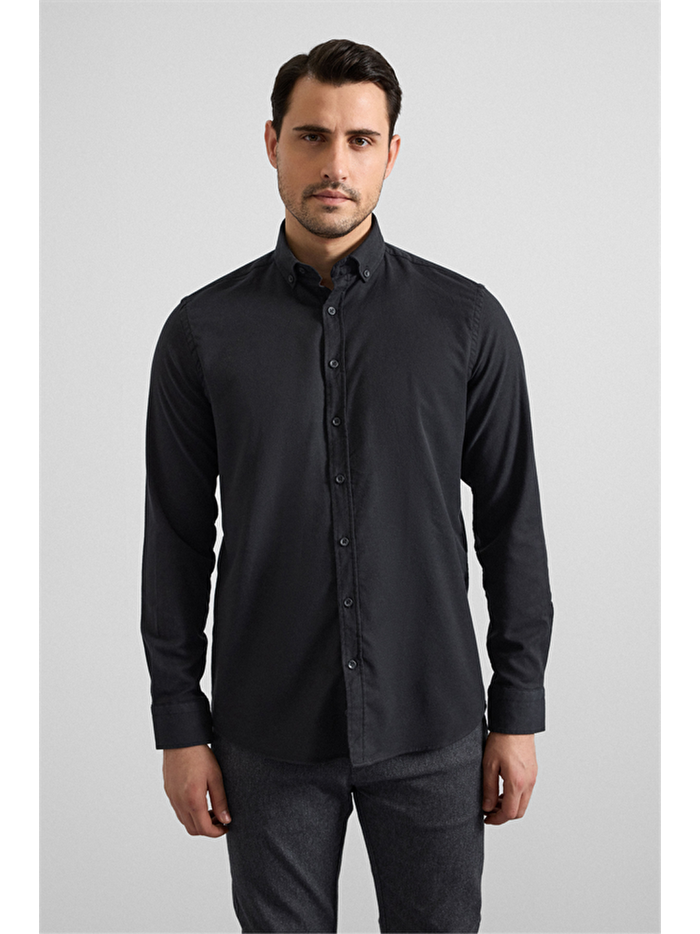 Siyah Regular Düğmeli Yaka Düz Cepsiz Casual Gömlek-1