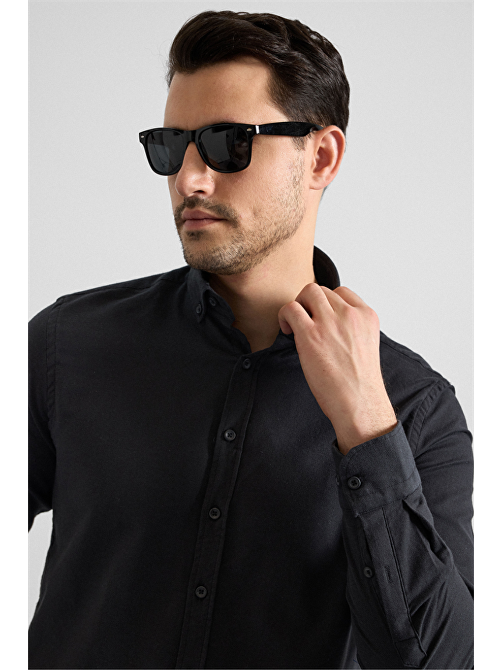 Siyah Regular Düğmeli Yaka Düz Cepsiz Casual Gömlek-3