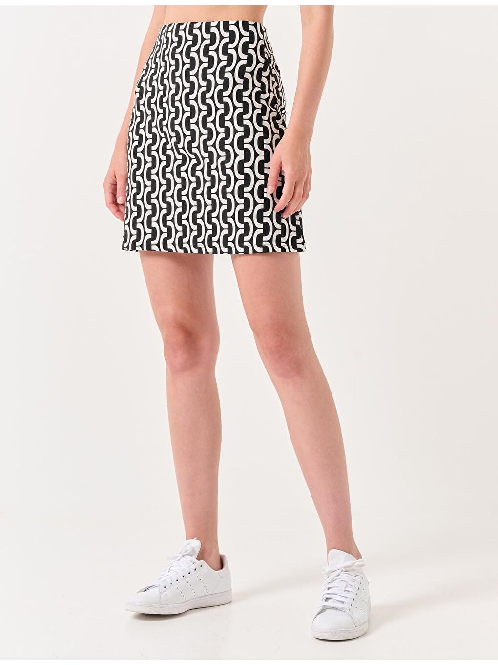 Siyah Yüksek Bel Desenli Mini Etek-4