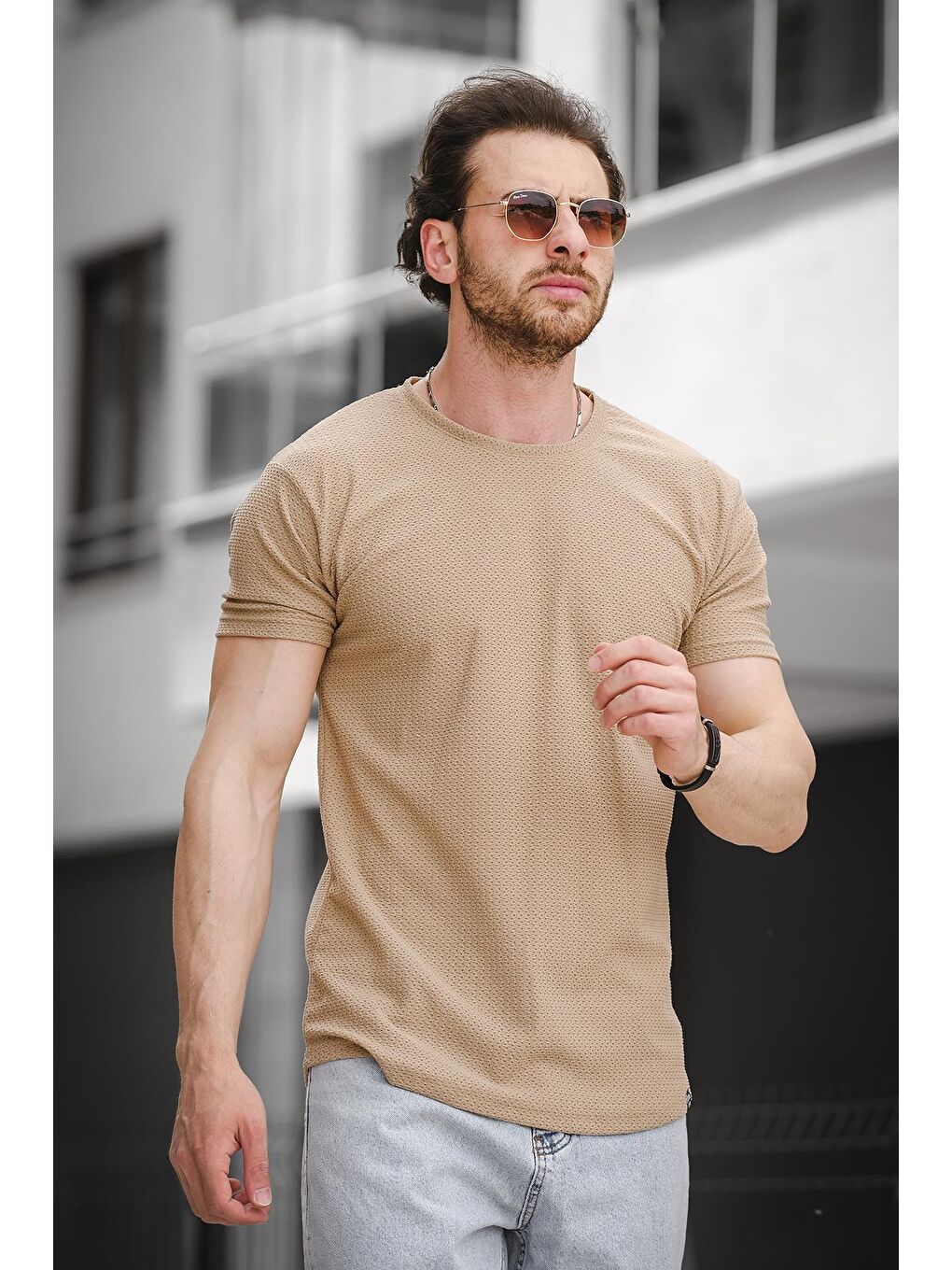 Kahverengi Bisiklet Yaka Kısa Kollu Örgü Desenli Erkek Tişört