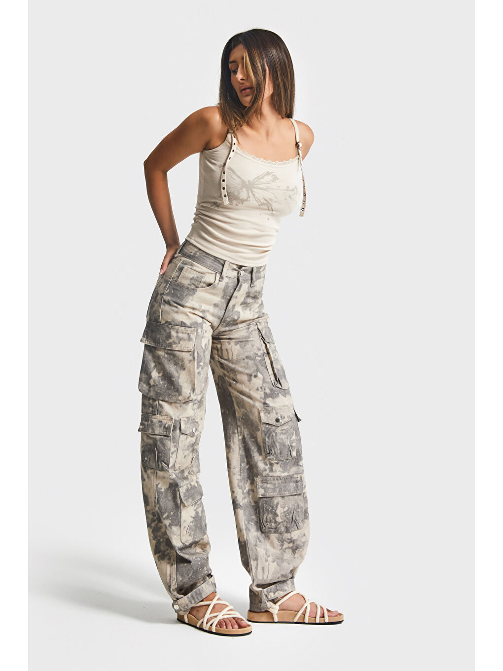 Kahverengi Kadın Kamuflaj Renk 7w5-28 Straight Kargo Fit Simli Özel Kumaş Tasarım Denim Jean-1