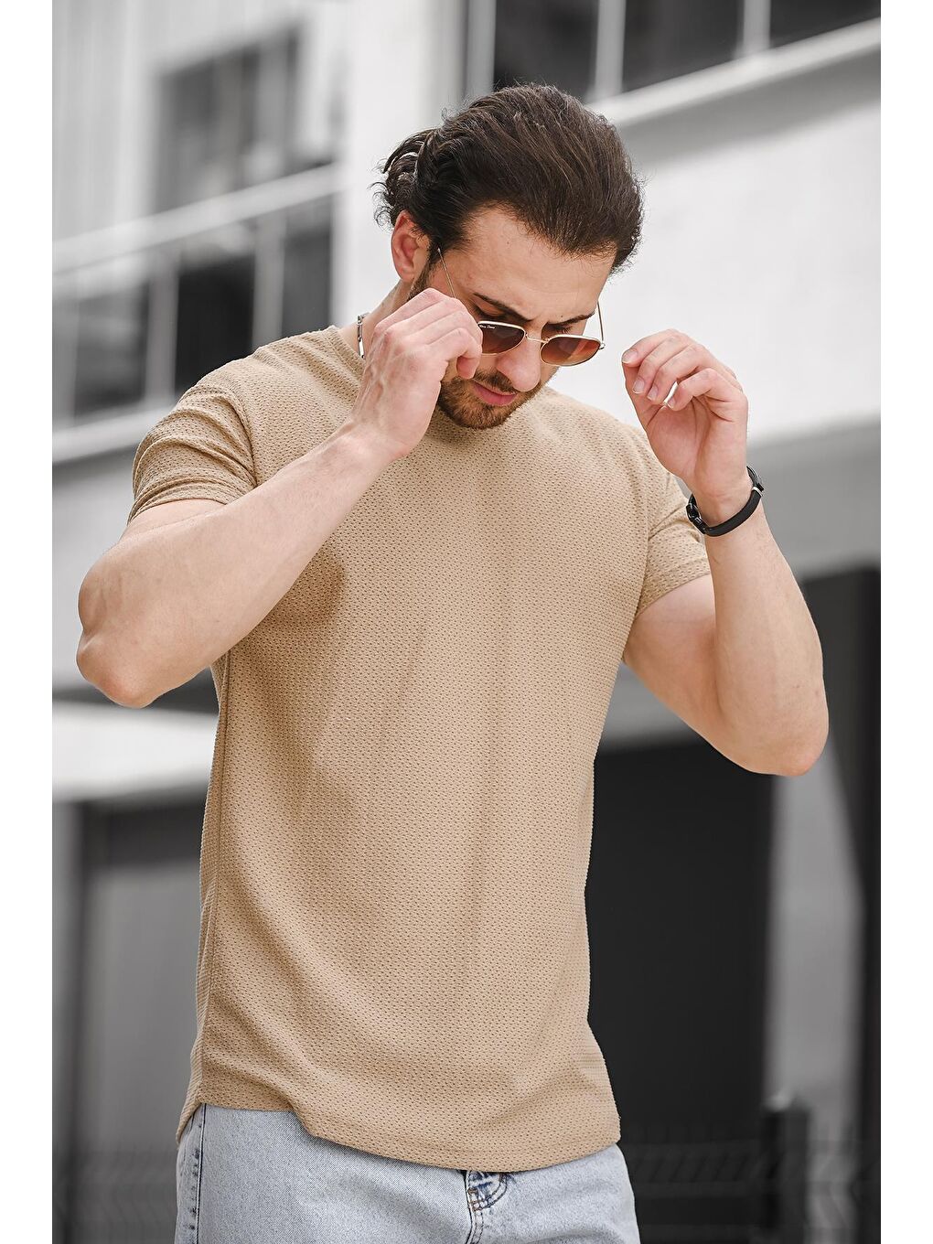 Kahverengi Bisiklet Yaka Kısa Kollu Örgü Desenli Erkek Tişört-1