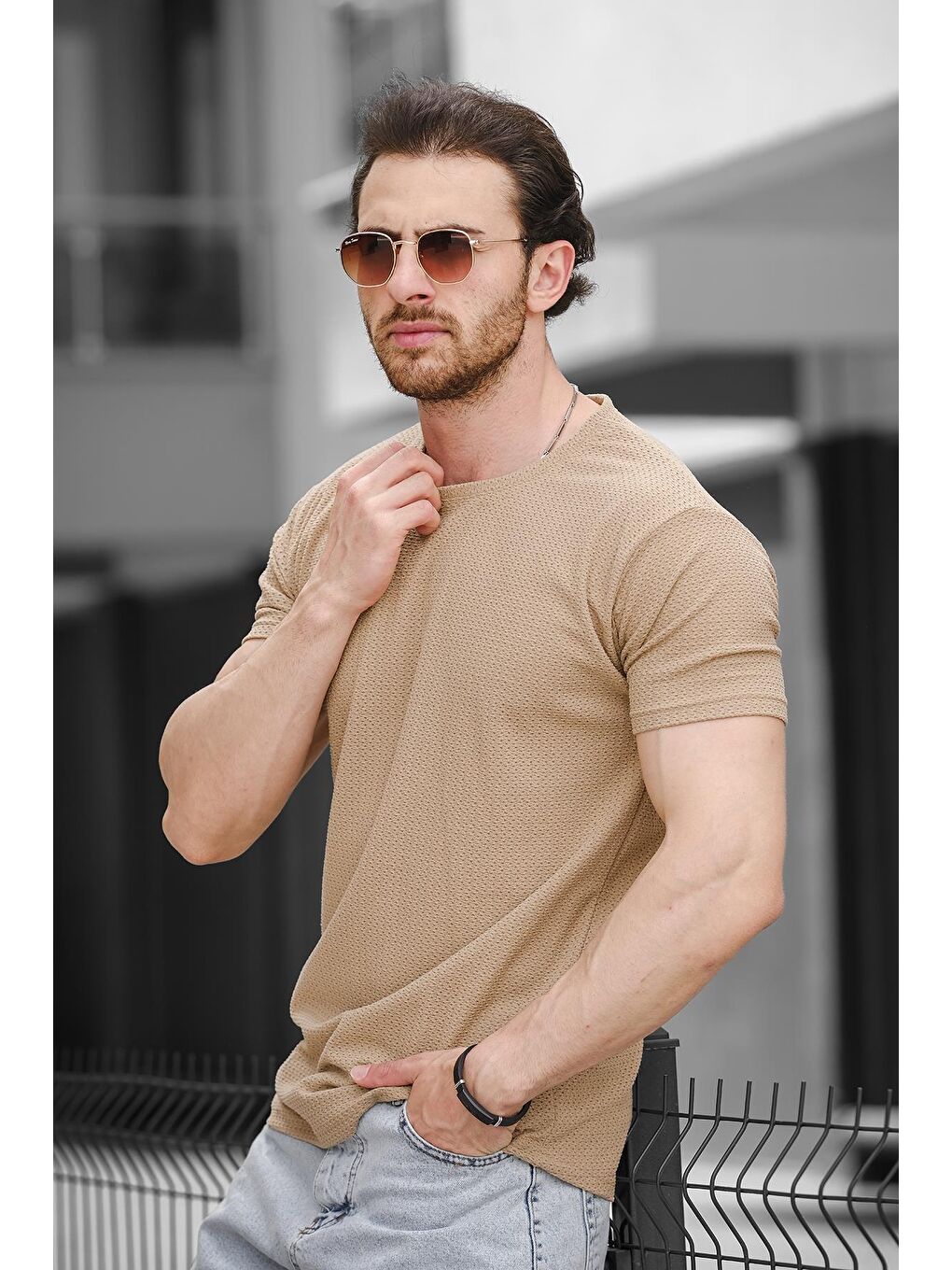 Kahverengi Bisiklet Yaka Kısa Kollu Örgü Desenli Erkek Tişört-2