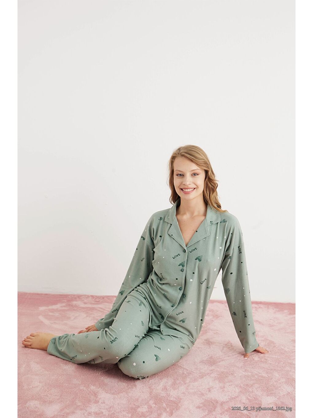 Yeşil Kadın Süet Gömlek Yaka Düğmeli Desenli Yumuşak Uzun Kollu Kışlık Pijama Takımı-2