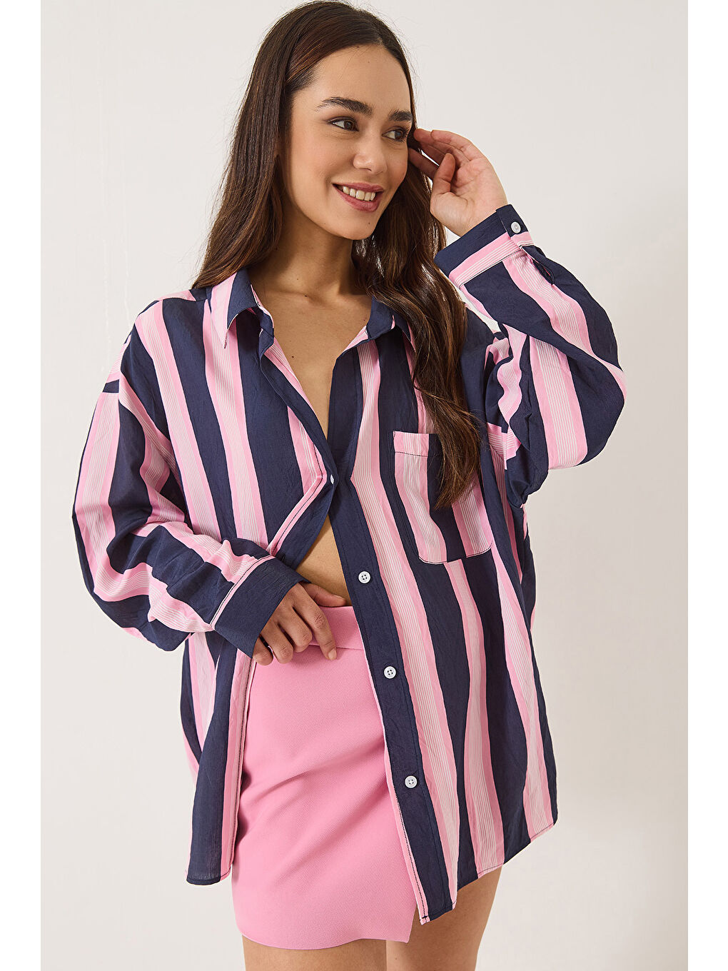 Lacivert Kadın V Yaka Çizgili Cep Detaylı Oversize Gömlek