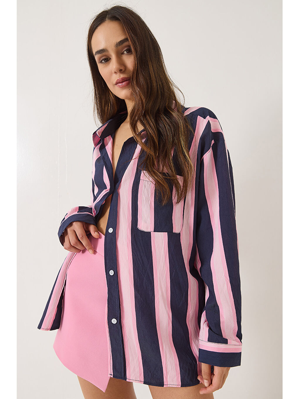 Lacivert Kadın V Yaka Çizgili Cep Detaylı Oversize Gömlek-3