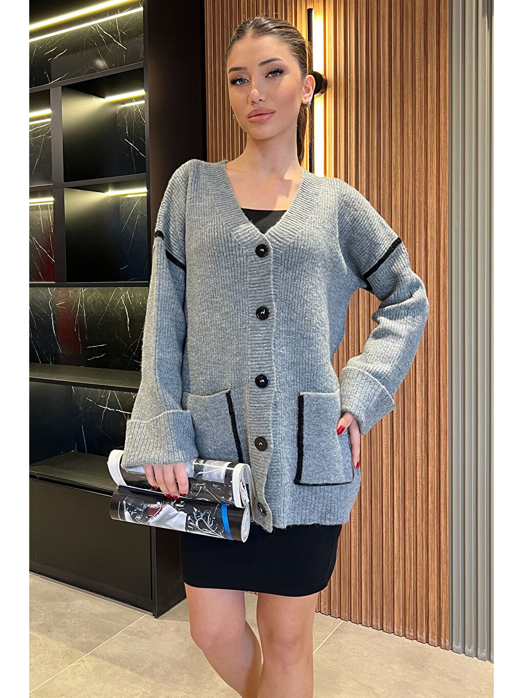 Gri Kadın Kol Katlamalı Şerit Desenli Triko Hırka