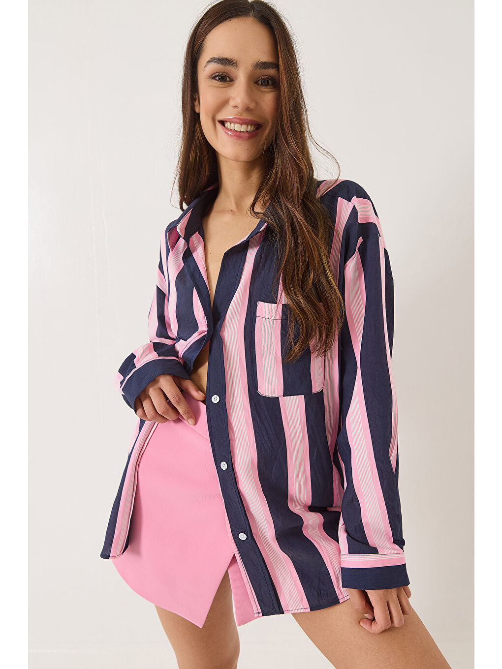 Lacivert Kadın V Yaka Çizgili Cep Detaylı Oversize Gömlek-5