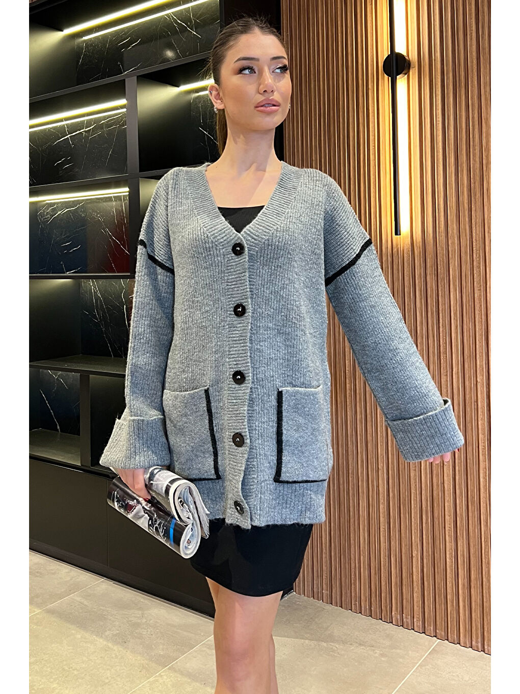 Gri Kadın Kol Katlamalı Şerit Desenli Triko Hırka-1