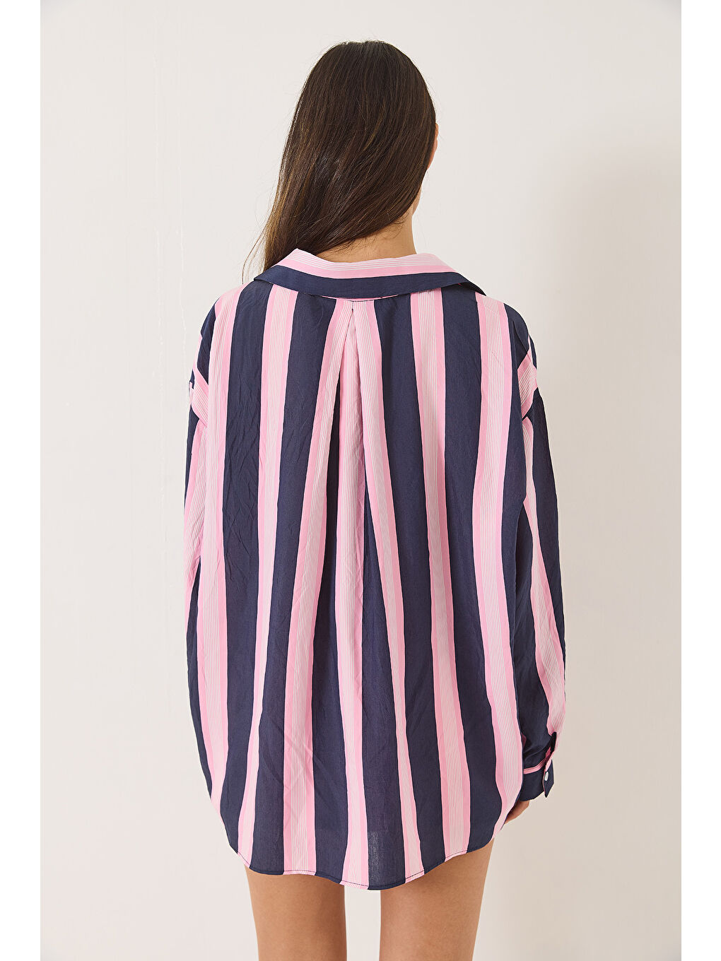 Lacivert Kadın V Yaka Çizgili Cep Detaylı Oversize Gömlek-6