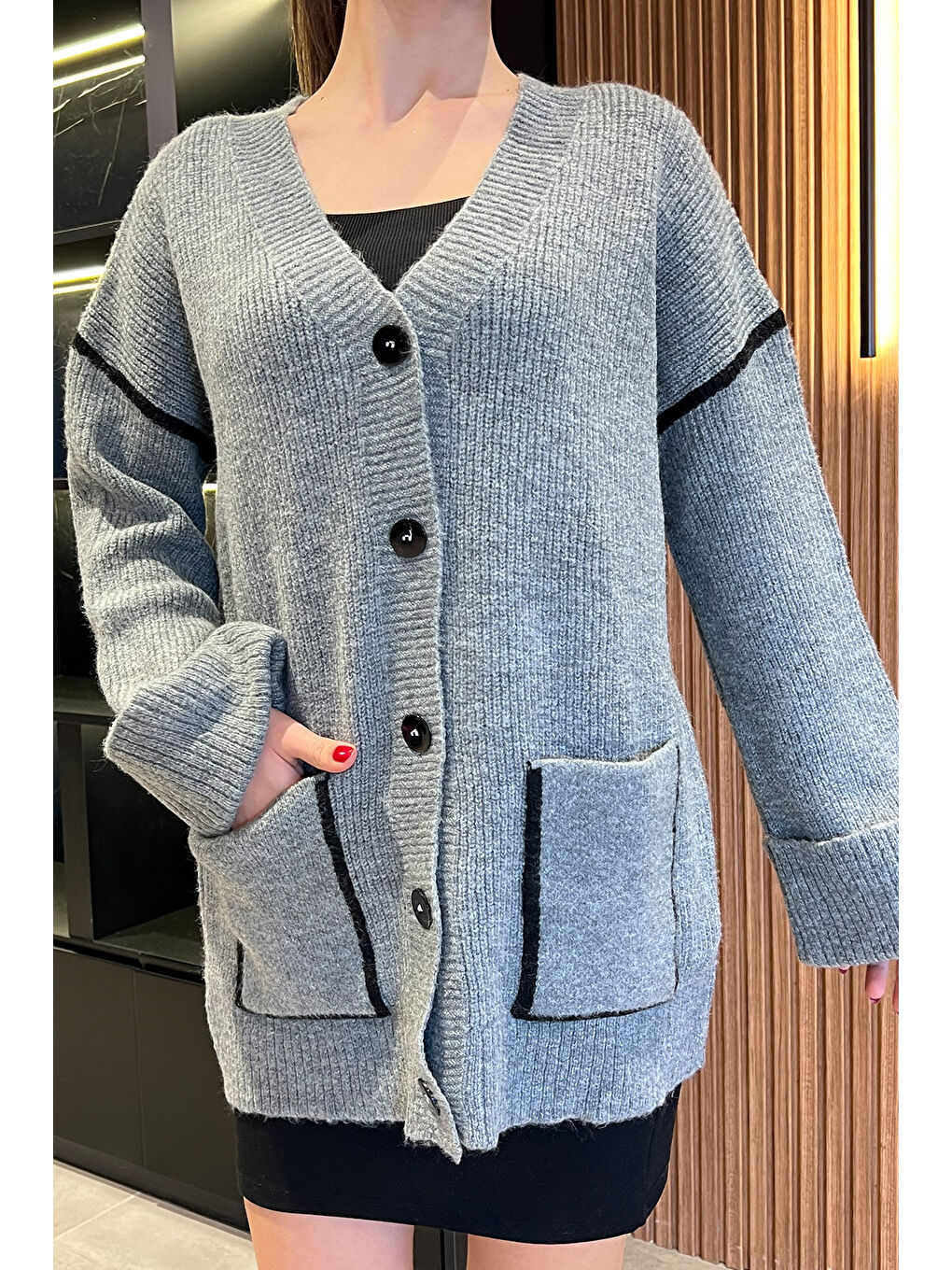 Gri Kadın Kol Katlamalı Şerit Desenli Triko Hırka-2