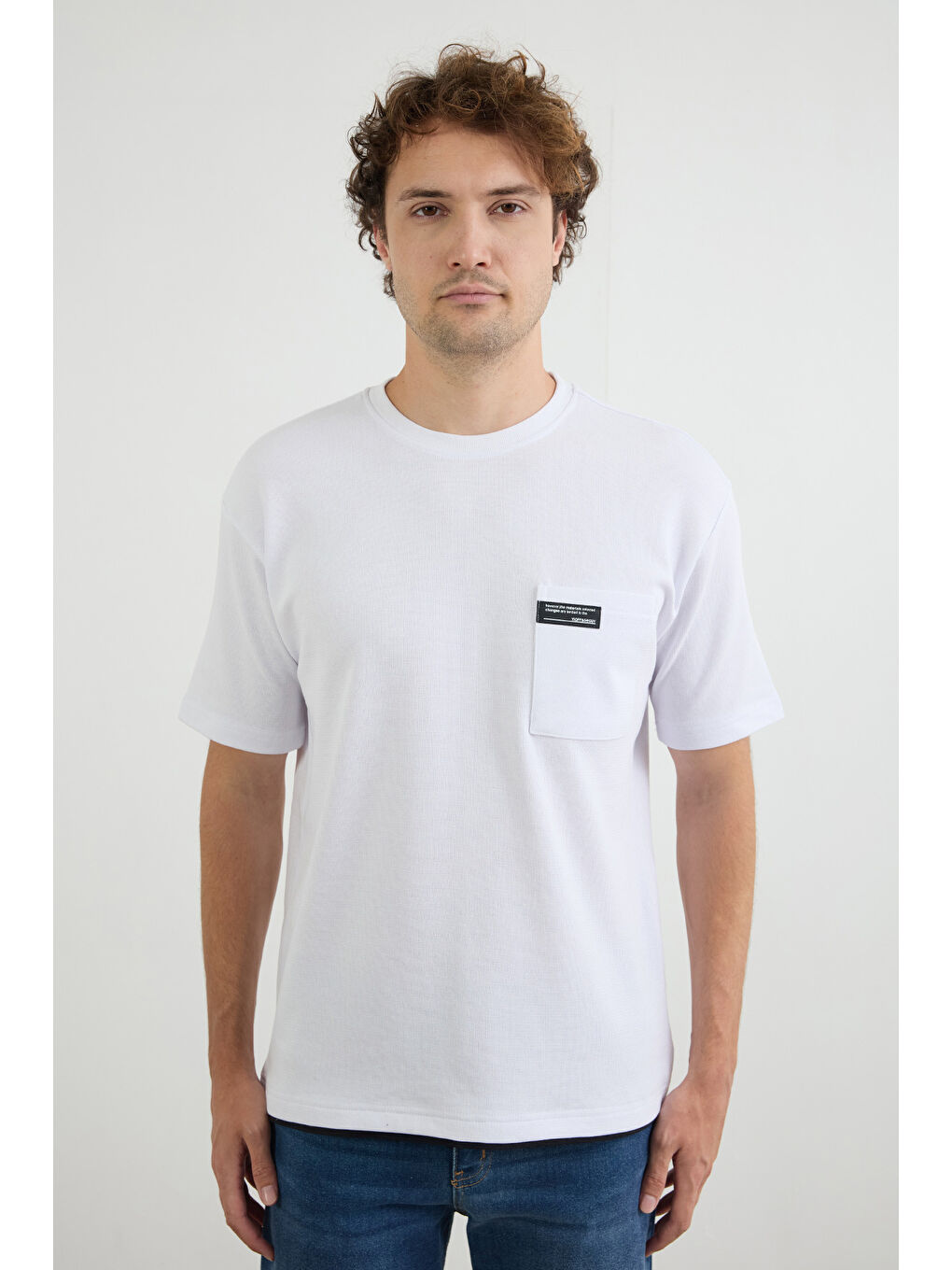 Beyaz Cepli Bisiklet Yaka Tişört-4