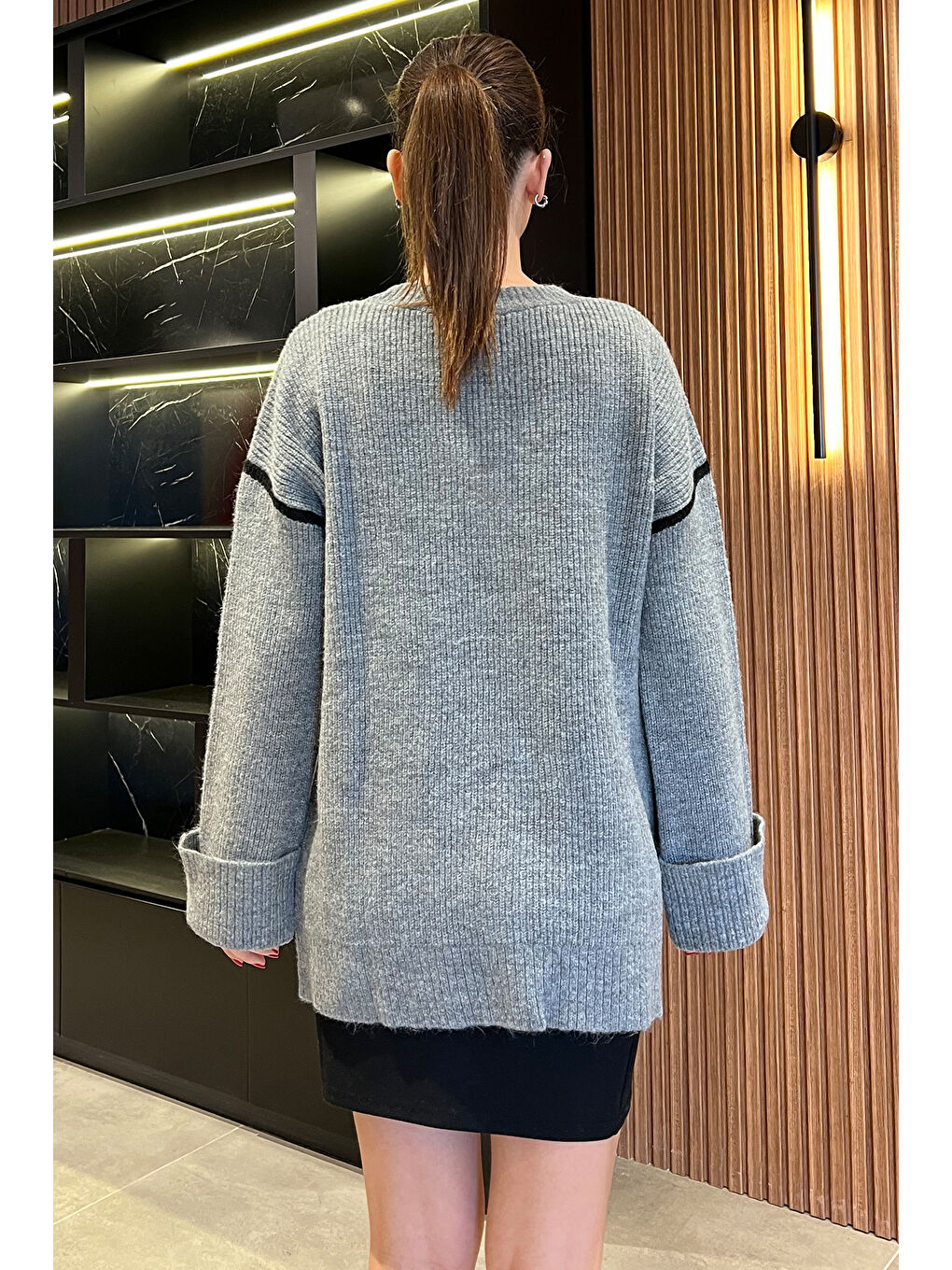 Gri Kadın Kol Katlamalı Şerit Desenli Triko Hırka-3